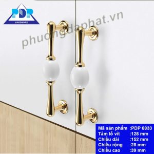 Tay Nắm Tủ Gốm Sứ rất quyến rũ qua những đường cong tinh tế cùng màu vàng bóng và trắng tinh khôi mang lại sự sang trọng và đẳng cấp cho nội thất.