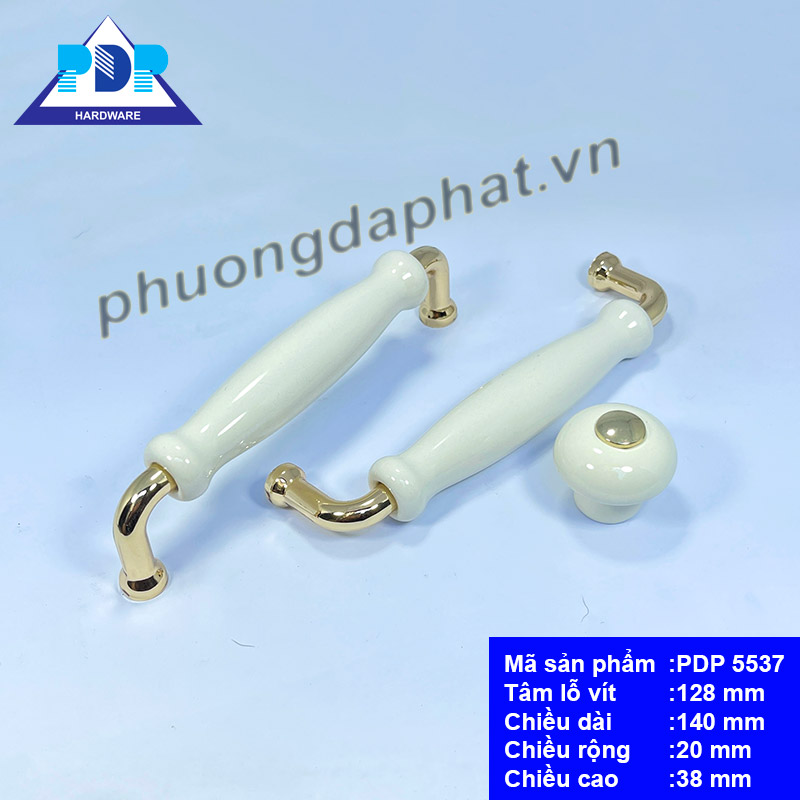 Tay Nắm Tủ Hiện Đai mang phong cách hiện đại với sự kết hợp giữa màu vàng ở hai đầu liên kết cùng chất liệu gốm trắng ở thân rất sang trọng và tinh tế.