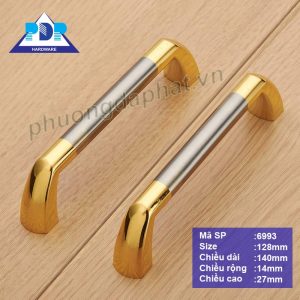 Tay Nắm Tủ Hiện Đại với sự kết hợp giữa màu bạc xước và vàng bóng tạo thành tổng thể hài hòa đẹp mắt thích hợp cho các tủ đặt trong phòng khách.