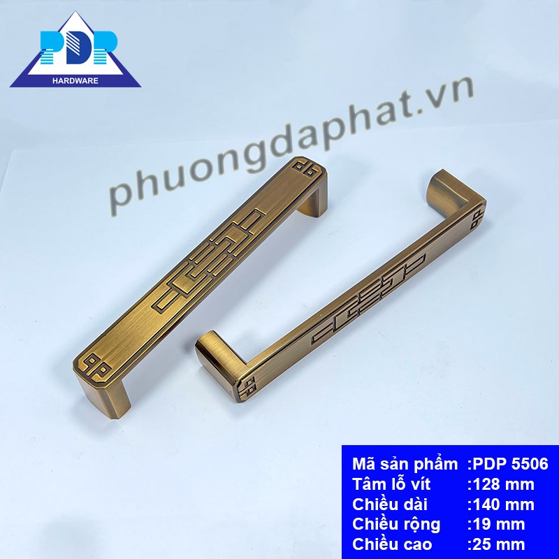Tay Nắm Tủ với các họa tiết được khắc họa tỉ mỉ ngay trung tâm tay tủ