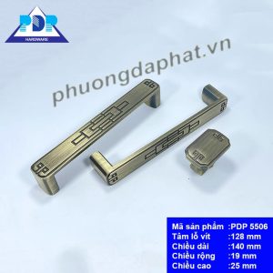 Tay Nắm Tủ Hợp Kim Kẽm các họa tiết cung đình xưa được khắc họa tỉ mỉ ngay trung tâm tay tủ