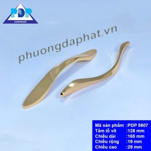 Tay Nắm Tủ mang lại sự hiện diện trang nhã với màu vàng hoàng gia