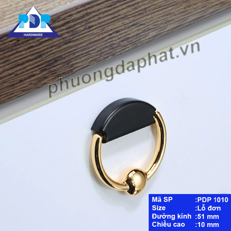Tay Nắm Tủ rất ấn tượng về diện mạo với màu đen hiện đại ngay trung tâm tay tủ