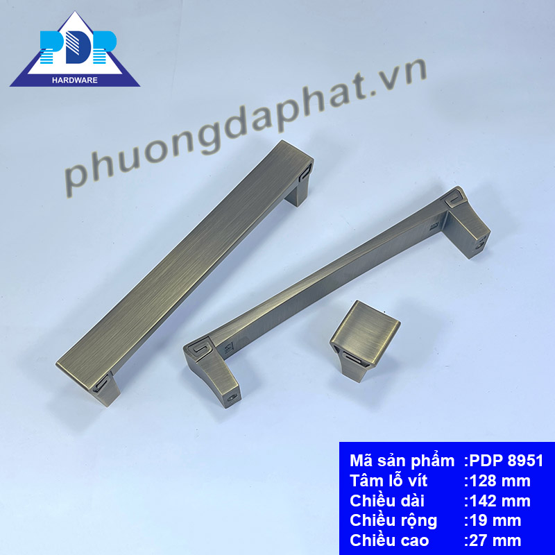 Tay Nắm  Tủ mang lại cảm giác hướng về nguồn cội với chi tiết xoáy vuông rất phổ biến trên mặt trống đồng