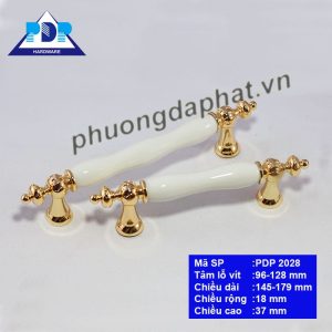 Tay Nắm Tủ Gốm Sứ PDP2028 Tay Nắm Tủ Phong Cách Bắc Âu rất quyến rũ qua những đường cong tinh tế cùng màu vàng bóng và trắng tinh khôi mang lại sự sang trọng và đẳng cấp cho nội thất