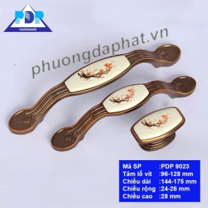 Tay Nắm Tủ với họa tiết hoa được khắc họa trên nền chất liệu sứ rất trang nhã và duyên dáng