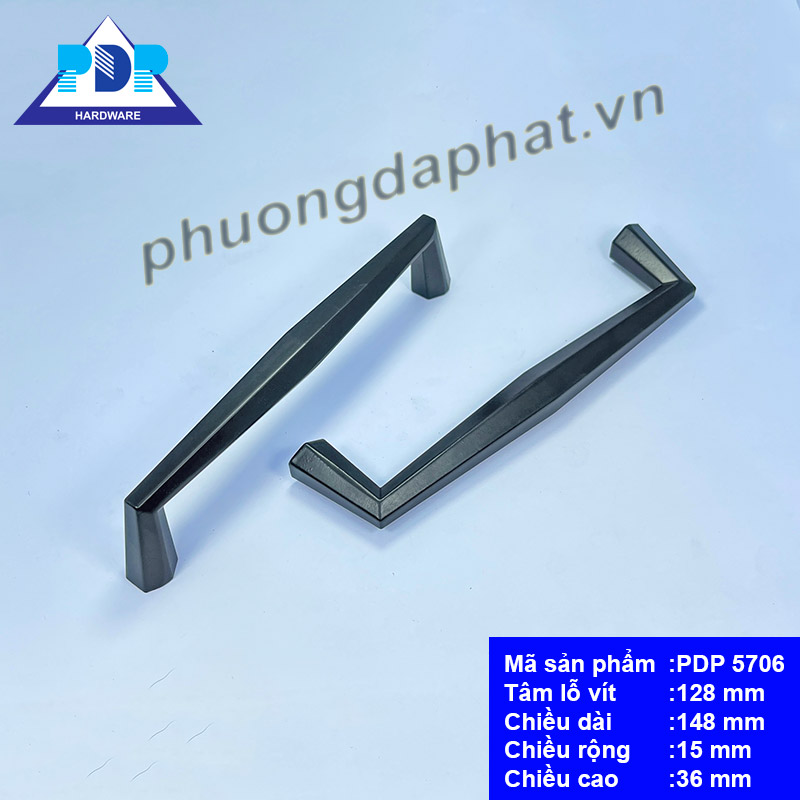 Tay Nắm Tủ Phong Cách Mỹ có khoảng cách với bề mặt tủ lớn tạo không gian thoải mái khi sử dụng
