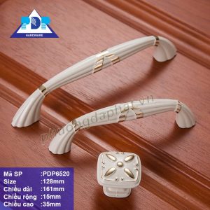 Tay Nắm Tủ có hoa văn màu vàng chấm phá trên nền trắng tạo thành tổng thể hài hòa đẹp mắt.