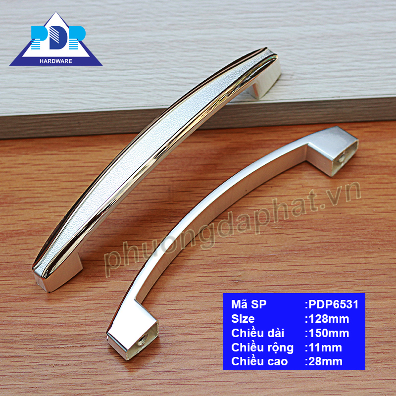 Tay Nắm Tủ Bếp với hai đường ruy băng màu vàng chạy dọc thân kết hợp với màu trắng ngà tạo sự thanh lịch và hấp dẫn vô tận.