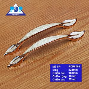 Tay Nắm Tủ Cổ điển quyến rũ qua những đường cong tinh tế và mềm mại