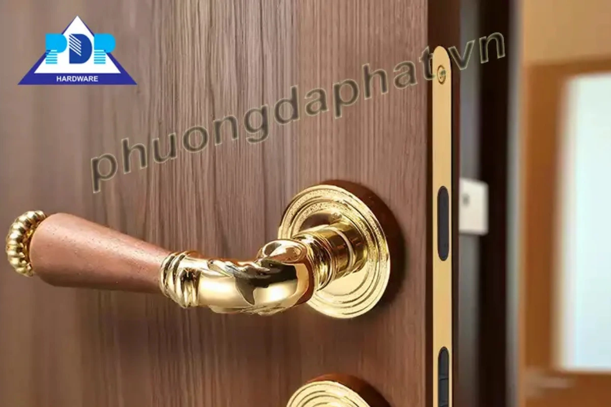 Tay gạt (tay nắm cửa) – Bộ phận truyền lực chính