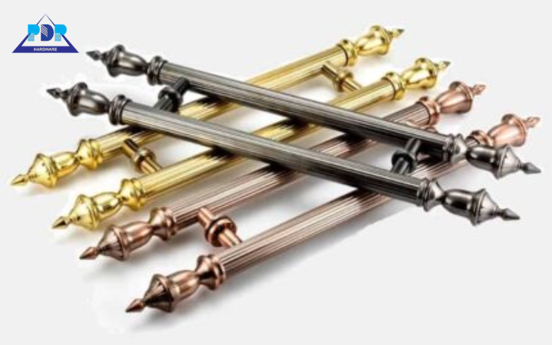 Tay nắm cửa bằng đồng phong cách cổ điển