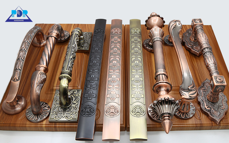 Tay nắm cửa bằng đồng mạ vàng sang trọng