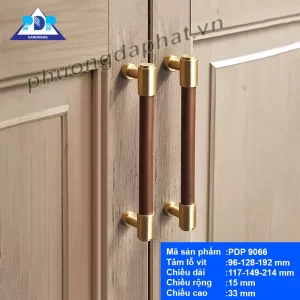 Tay Nắm Tủ Gỗ Óc Chó PDP9066 — Thân Gỗ Tự Nhiên Phối Hợp Kim Vàng Xước Tay nắm tủ gỗ óc chó PDP9066